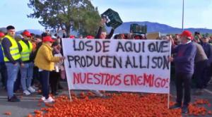 Los agricultores señalan a los "traidores"