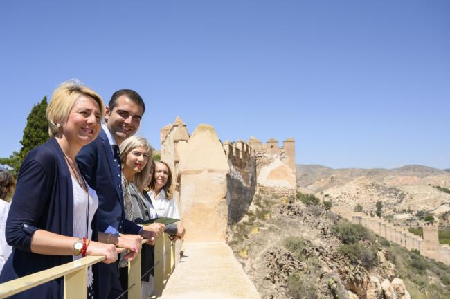 El alcalde califica de “histórico” el compromiso de la Junta con La Alcazaba