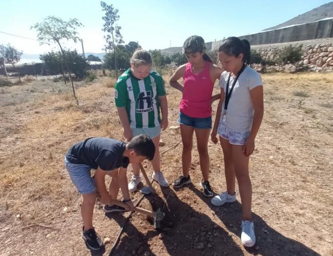 Concluye en Dalías el Proyecto Algarrobo con la siembra de una decena de árboles