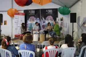 Cientos de personas en el encuentro literario con la autora infantil Almudena Cid