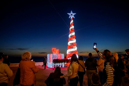 Las luces navideñas llegan por primera vez a El Toyo-Retamar