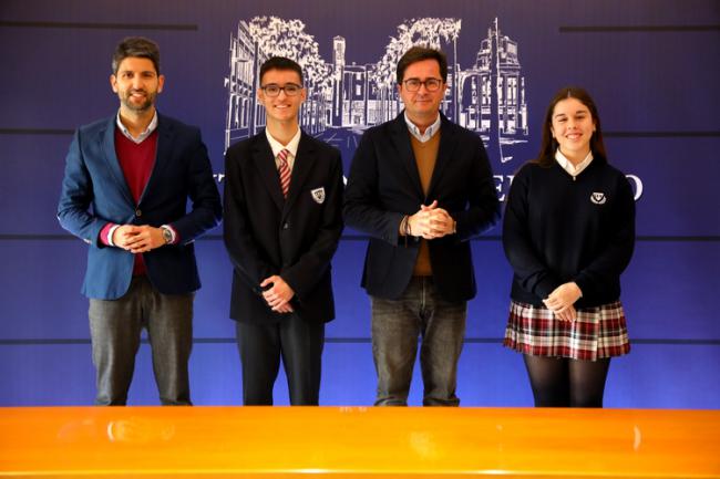 El alcalde de El Ejido premia a estudiantes destacados en secundaria