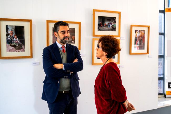 Inaugurada la exposición fotográfica 'Hilos invisibles' en el CIP