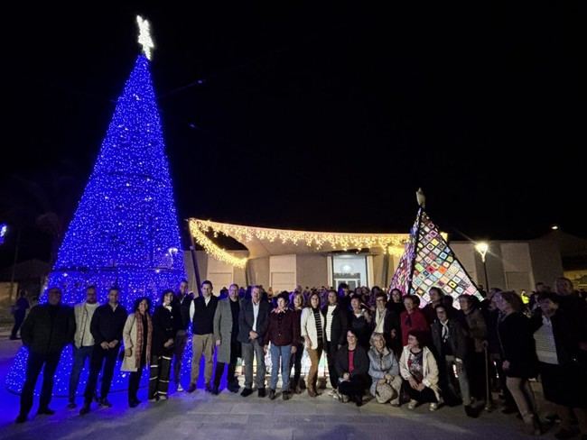 Pulpí enciende su alumbrado navideño con actividades festivas