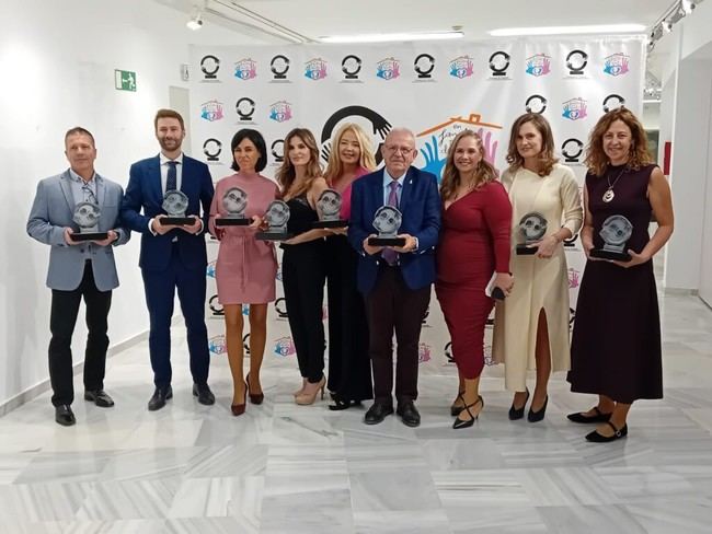 Antonio Bonilla recibe premio por su apoyo al acogimiento familiar