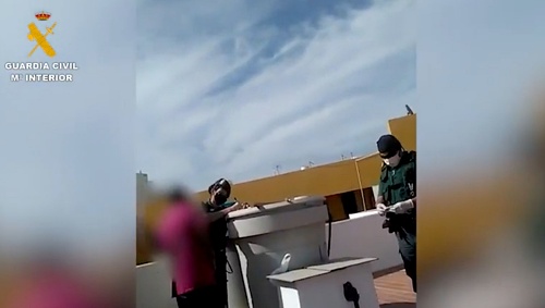 Atendida en el Hospital de Poniente la víctima de un atraco en Las Norias