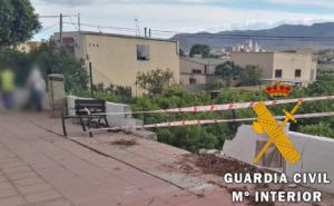 Se precipita con el coche por un puente de cuatro metros en Rioja