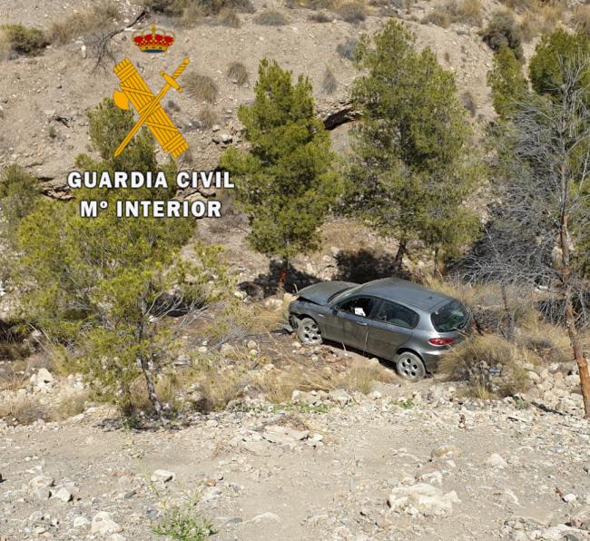 Caen con el coche por un barranco de 20 metros en Santa Fe de Mondújar