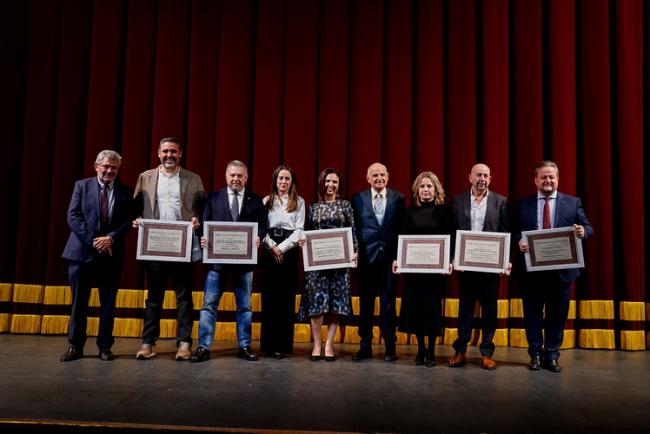 Reconocimiento al Carnaval de Almería con el Indalo de Oro