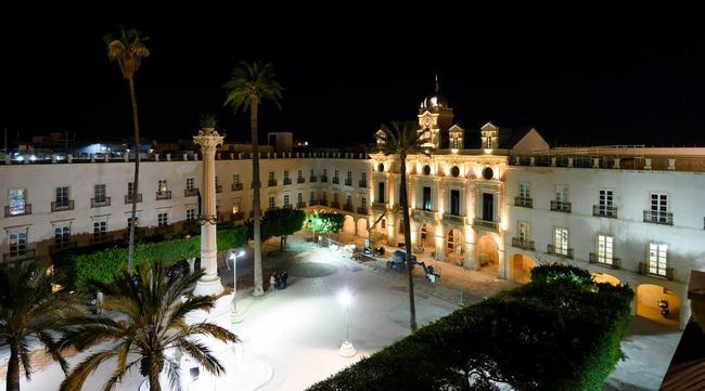 La fachada del Ayuntamiento lucirá restaurada esta Navidad