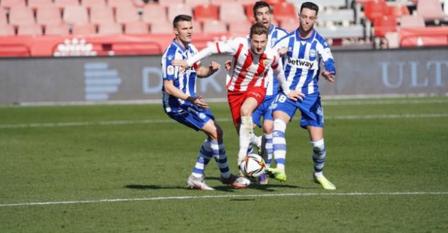 El Almería sigue superando barreras en la competición