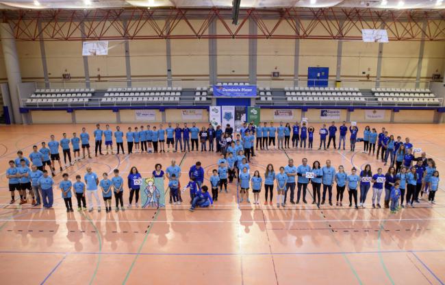 El Club Balonmano Bahía de Almería y la asociación Dárata, unidos hasta el ‘infinito’