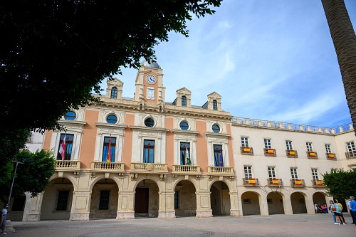 El alcalde dicta un Bando en el que anima a poner la bandera de España el 12-O