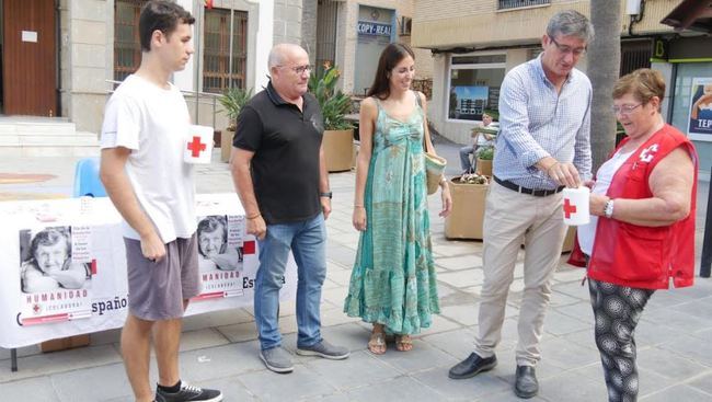 Cruz Roja de Adra se une a la celebración del Día de la Banderita