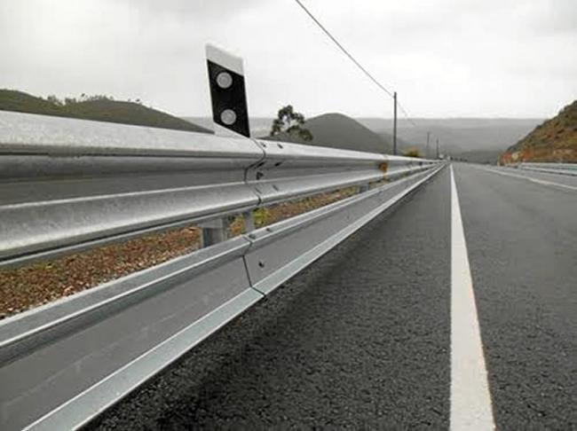 Casi 19 millones para instalar barreras protectoras para motoristas en carreteras de Almería