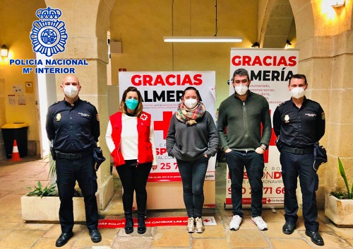 Policía Nacional y Cruz Roja colaboran en la protección de los mayores