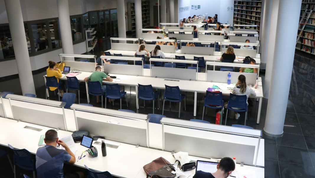 La Biblioteca Central de El Ejido ampliar horario por los exámenes