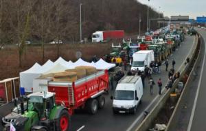 Francia abre las puertas a la agricultura marroquí y bloquea la española