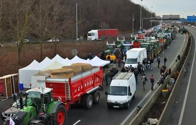 Francia abre las puertas a la agricultura marroquí y bloquea la española