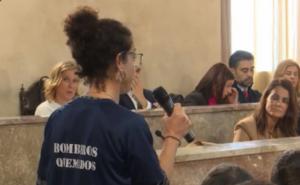 Los bomberos toman la palabra en el pleno del Ayuntamiento