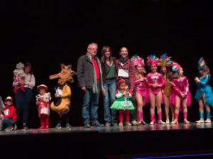 Vícar Celebró Un Brillante Carnaval, Con Una Guiño Al 'Un, Dos, Tres...' Y Una Doble Fiesta De Disfraces