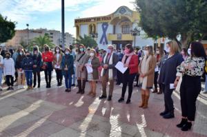 La Comunidad Educativa De Vícar Planta El ‘Árbol Del Amor’ por el 25-N