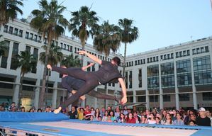 Bot Project muestra acrobacias y humor en la Plaza Mayor