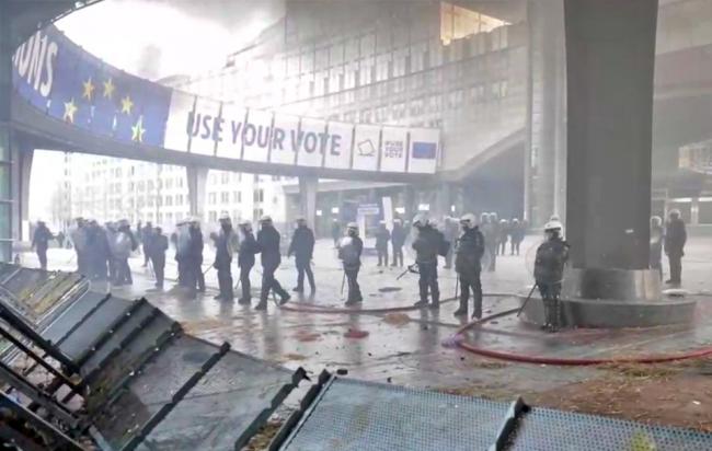 Agricultores almerienses llevan su protesta a Bruselas