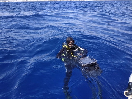 Operativos de buceo de la Armada se entrena con un 'pecio desconocido'