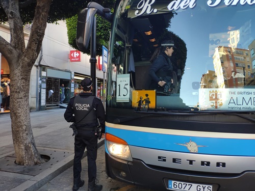 La Policía Local inicia una campaña de vigilancia del transporte escolar