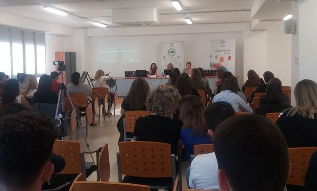 Jornada sobre mujeres emprendedoras en el mercado internacional en CADE Almeria