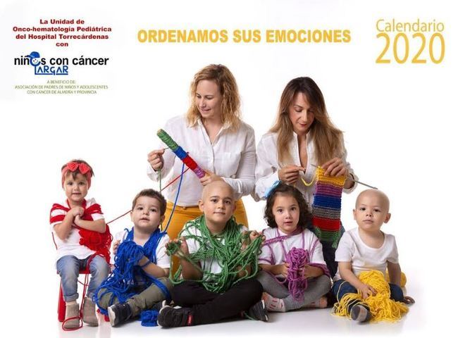 El alcalde y la pequeña Nayat son la imagen de agosto en el calendario ARGAR