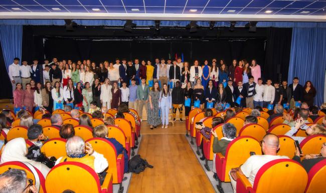 Carboneras homenajea a jóvenes en el Día de Andalucía