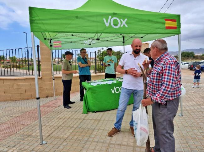 Vox hace campaña en El Ejido y Carboneras