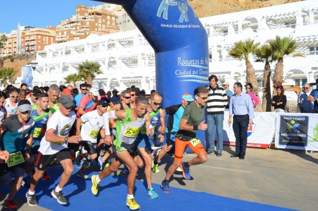 Un millar de atletas disfrutan con la carrera y el paisaje en el V Gran Fondo Mediterráneo