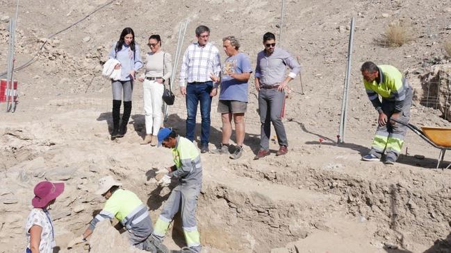 Las excavaciones en el Cerro de Montecristo descubren piletas de salazones y un horno