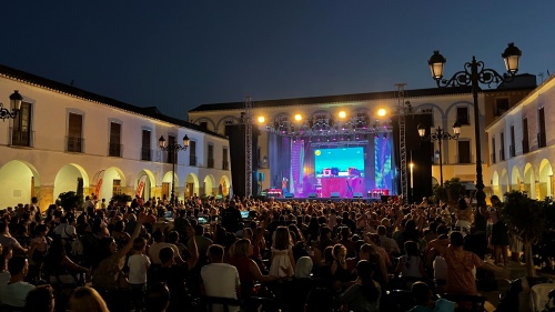 Pica-Pica llena la Plaza Porticada de Berja con su gira del décimo aniversario