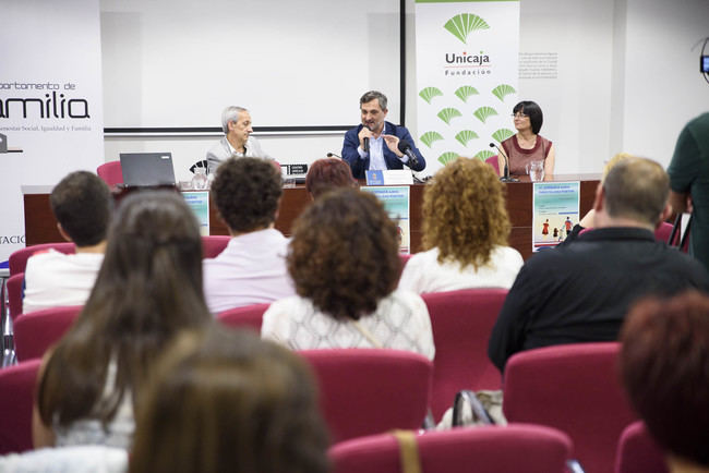 Diputación inicia un programa integral para las familias de la provincia de Almería