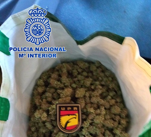 Dos detenidos transportando 1,3 kilos de marihuana en Almería