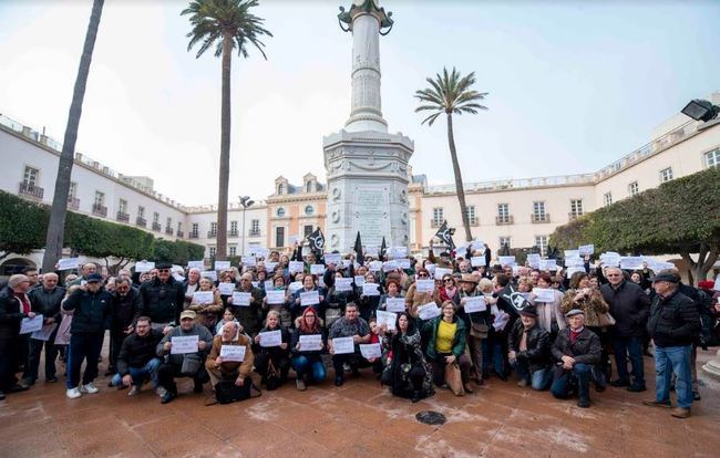 Cadena ciudadana con las 117 alegaciones rechazadas a la reforma de la Plaza Vieja