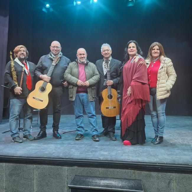 Concierto exitoso en el Teatro de Dalías con Mario Ulloa y artistas locales