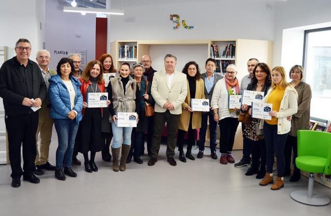 Cruz entrega en la Biblioteca Central los premios del concurso de Belenes