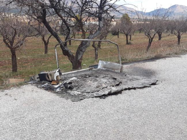 Arden dos camiones de basura en el Levante por restos de braseros