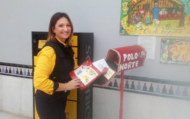 Correos recoge las cartas para los Reyes Magos en el Hospital Poniente de El Ejido y en la Residencia de Mayores de Serón