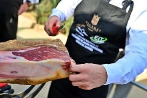 Geovany Almanza se corona campeón del concurso de jamón