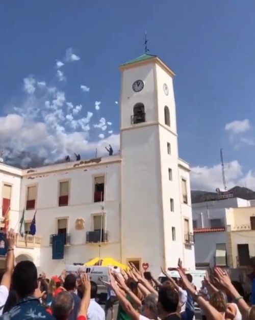 Cohetes en Dalías por el Cristo de la Luz... a pesar de la prohibición