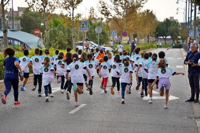 Abdelhakim Elissaoui y Eva Quintana ganan el VII Cross Urbano Solidario Liceo Mediterráneo