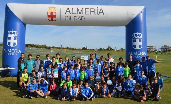 300 niños y jóvenes participan en el XX Cross Ciudad de Almería