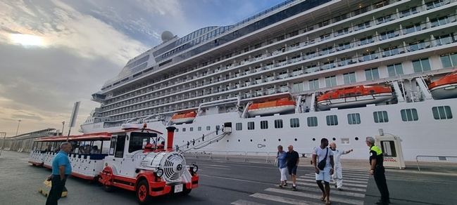 Los cruceristas del ‘Riviera’ se reparten entre Almería, Mojácar, Cabo de Gata, Tabernas y La Alpujarra