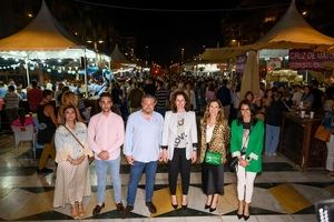 La alcaldesa de Almería se suma a las Cruces de Mayo de la ciudad